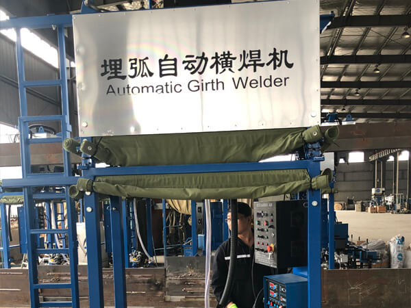 Máquina de solda de costura de tanque para solução de construção de fazenda de tanques na China
